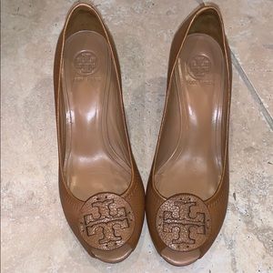 Like new Tory Burch tan leather wedges